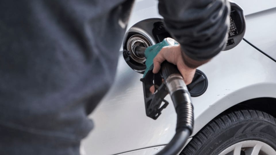 Ärger mit Mietwagen: Nachträgliche Benzinkosten trotz vollem Tank