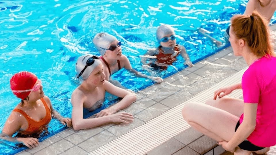 Rechtsfrage: «Muss mein Enkelkind den Schwimmkurs besuchen?»