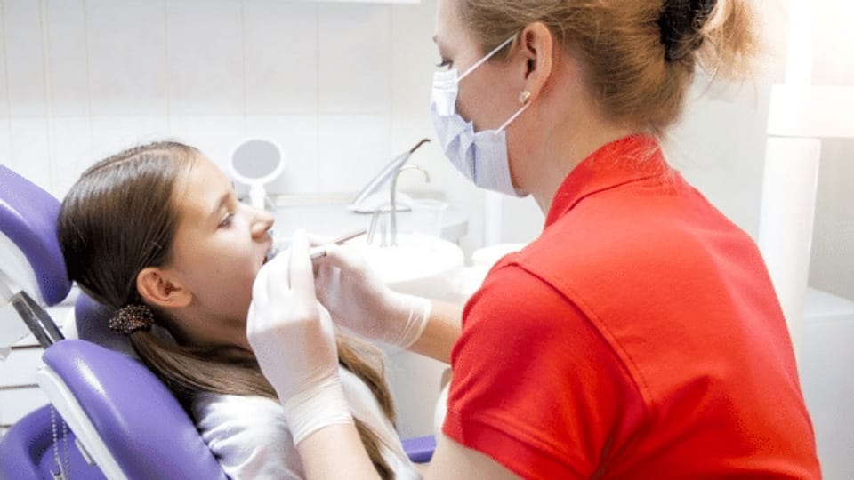 Tochter soll Zahnarztrechnung für säumigen Vater zahlen