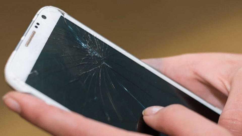 Rechtsfrage: Handy fällt runter – Wer haftet?