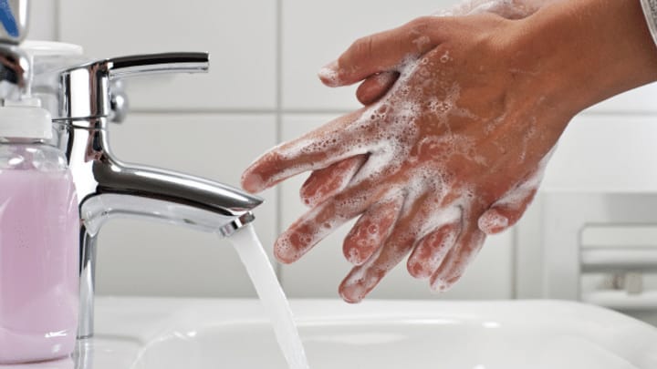 Händewaschen im Corona-Alltag: Was tun gegen trockene Haut?