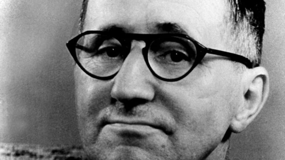 «Unsere Hoffnung heute ist die Krise» – Bert Brecht im Interview