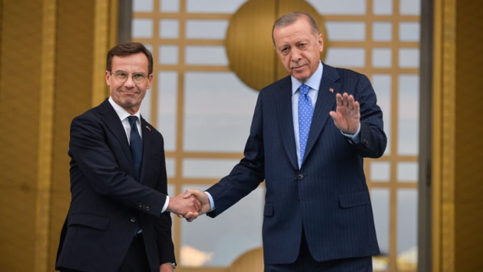 Schwedens Premier wirbt in Türkei für Nato-Beitritt