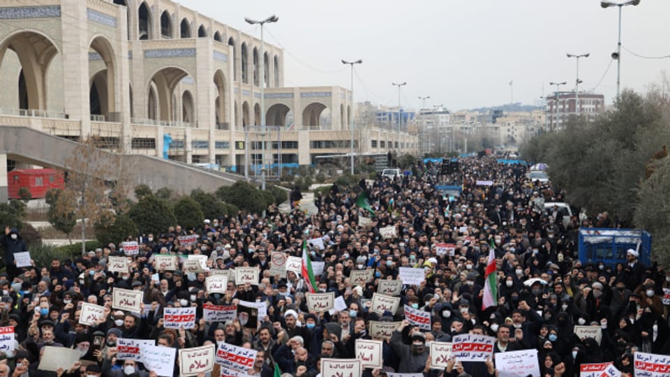 Aufstand im Iran: Proteste richten sich gegen Islamische Republik
