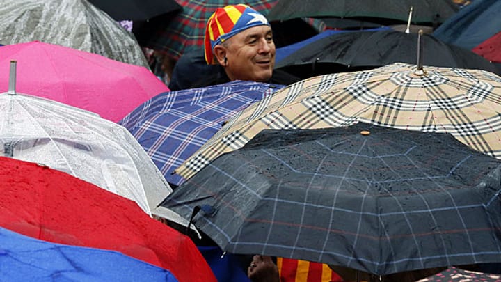 Katalanen im Regen - nicht nur am Nationalfeiertag