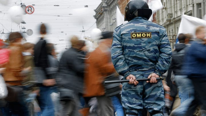 Moskauer Gericht spricht acht Kremlgegner schuldig