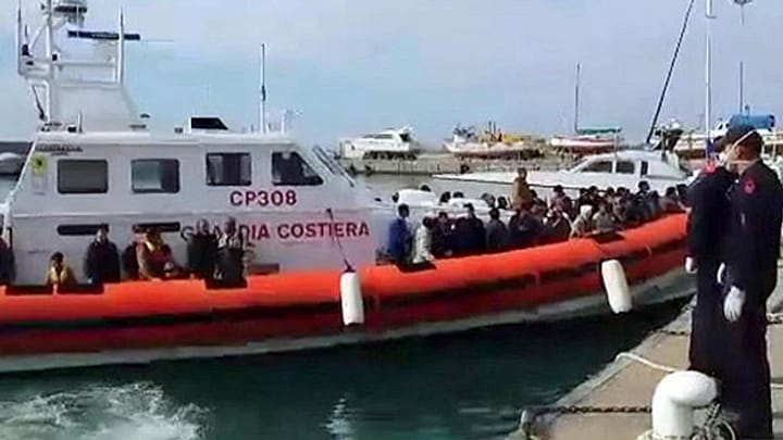 Bootsflüchtlinge: Die italienische Marine schlägt Alarm