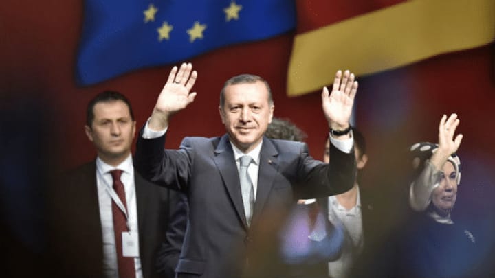 Erdogan kritisiert Gegner in Köln