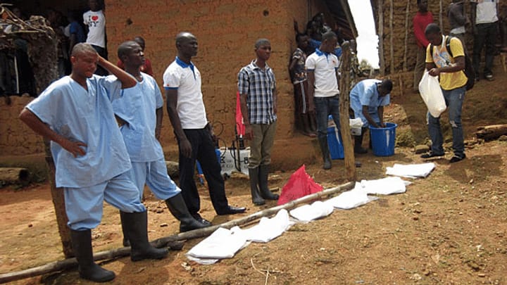 Ebola in Sierra Leone - Kampf gegen alte Traditionen