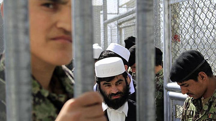 Eine Tagesreise für einen Anruf ins Militärgefängnis von Bagram
