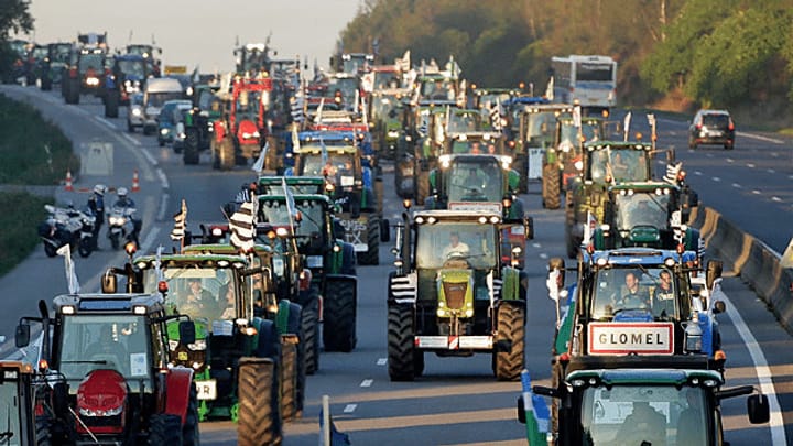 Fast 2000 Traktoren im Herzen von Paris