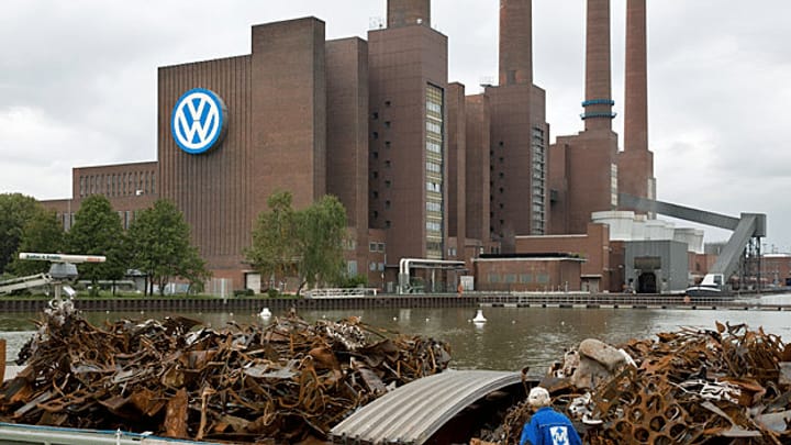 Die VW-Stadt Wolfsburg im Morgengrauen