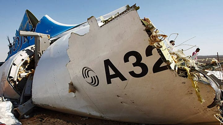 Russland bewertet Flugzeugabsturz als Bombenattentat