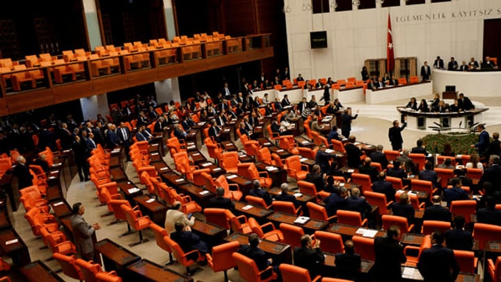 Türkisches Parlament hebt Immunität für HDP-Abgeordnete auf