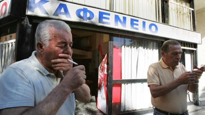 Trotz Rauchverbots in Griechenland: «Überall wird geraucht»