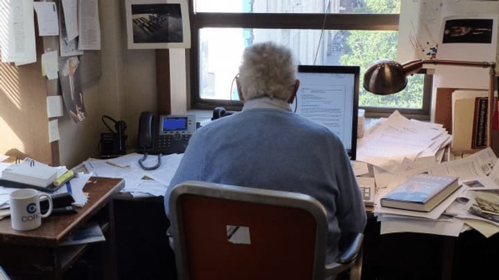 Fast 100-jährig: Im Büro des ältesten Journalisten