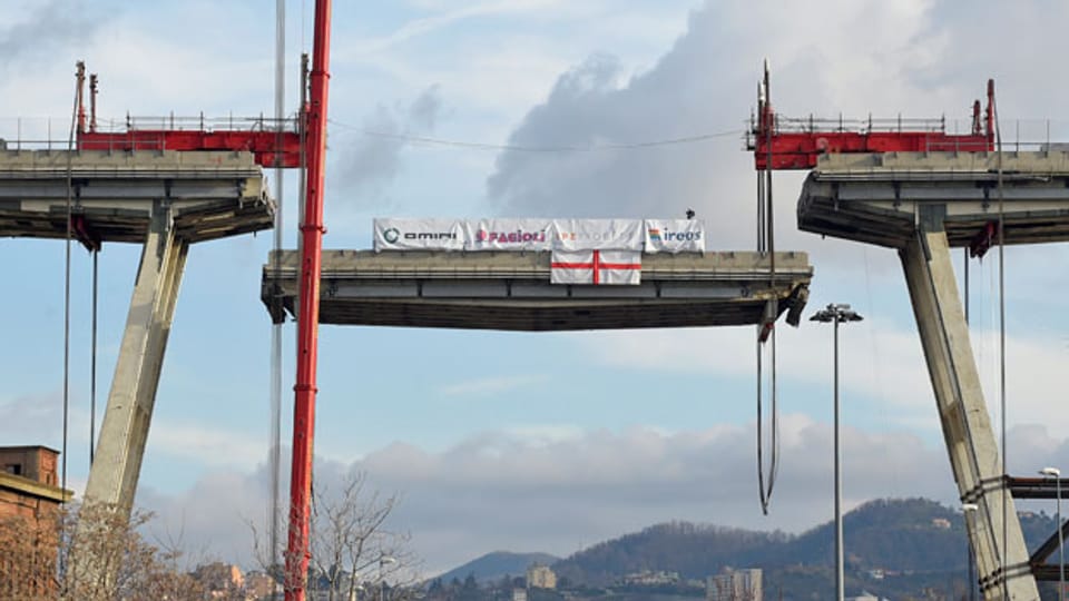 Schwierigkeiten bei Abbruch und Wiederaufbau des Ponte Morandi