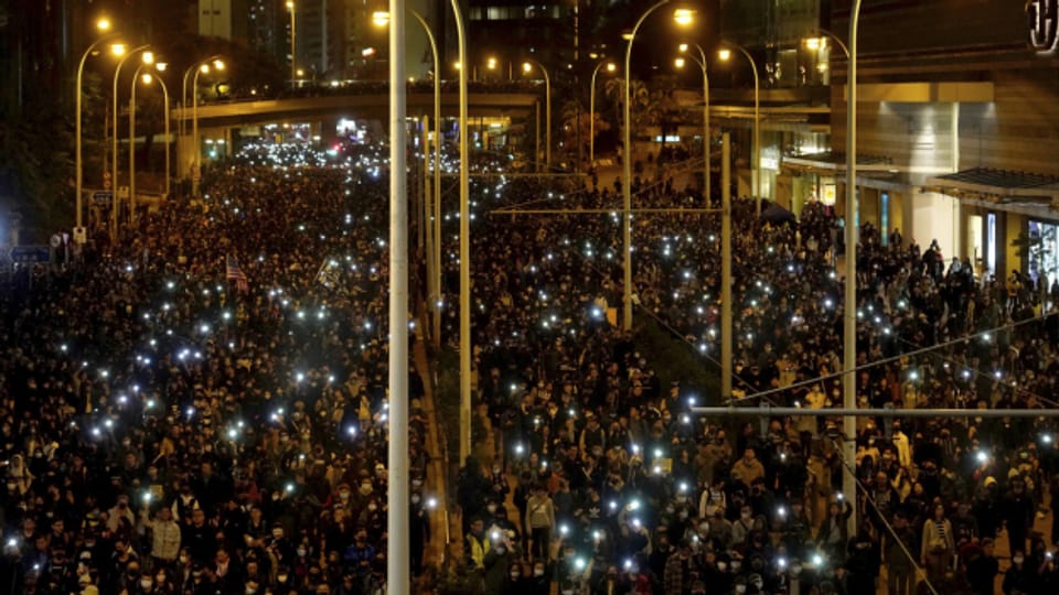Hongkong demonstriert wieder friedlich und breit abgestützt