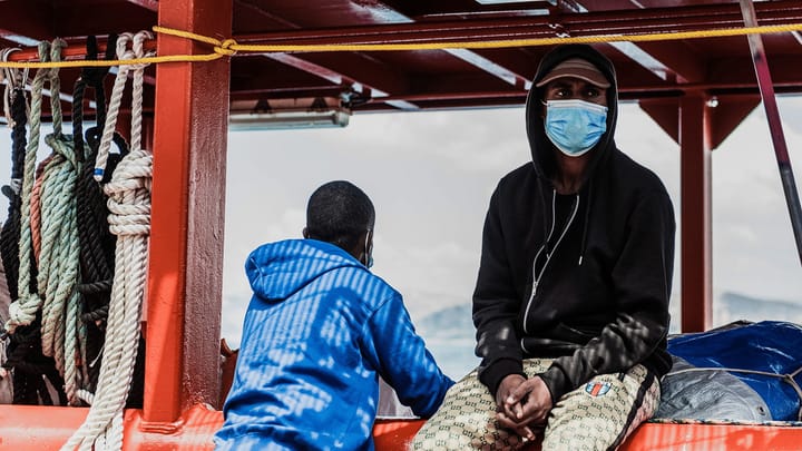 Bootsflüchtlinge und Corona verunsichern Italien