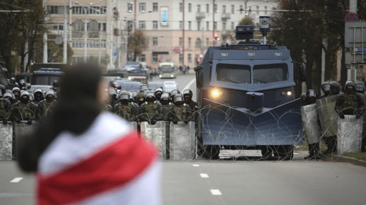Belarus: Polizeigewalt als düsteres Ritual