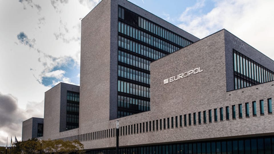 Europol: Mehr als 800 Festnahmen bei weltweiten Razzien