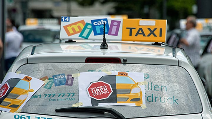 Aus dem Archiv: Taxi-Zentralen machen Taxis teuer