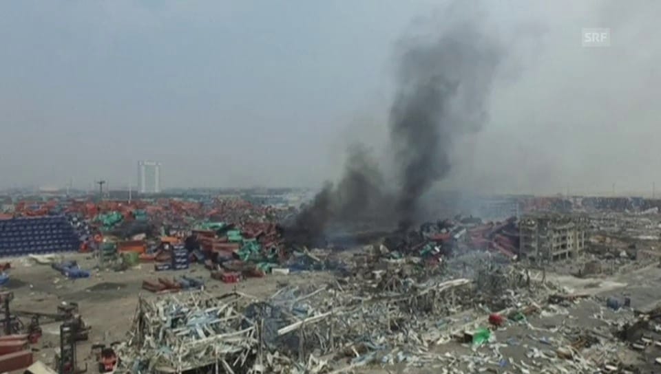 Tianjin: Drohnenflug über die Explosionsstelle (ohne Ton)