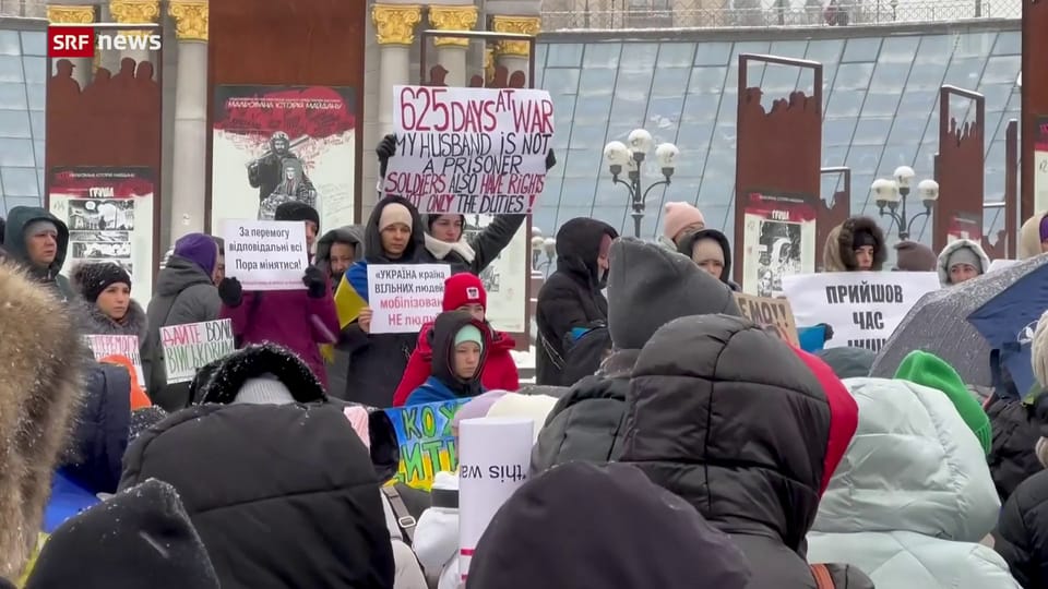 Archiv: Ukraine: Frauen demonstrieren gegen Mobilisierungsgesetz