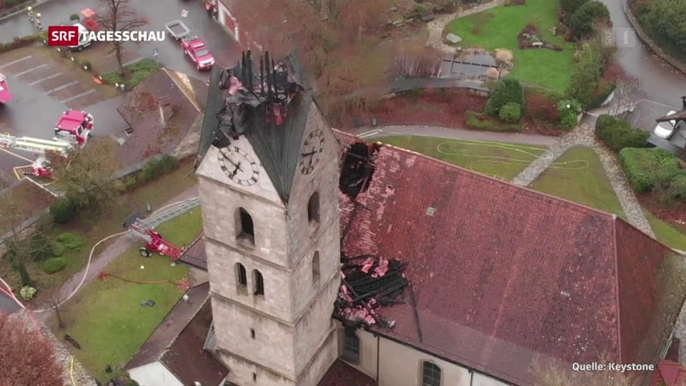 Aus dem Archiv: Kirchturm nach Brand eingestürzt