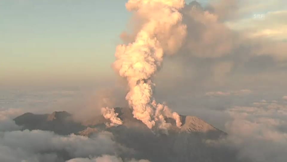 Japanischer Vulkan speit (unkomm.)