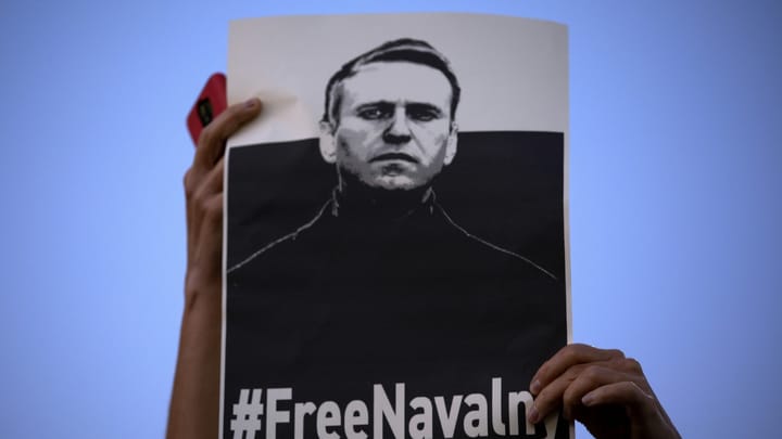 Alexej Nawalny solle seinen Hungerstreik sofort beenden, schreiben seine Ärztinnen und Ärzte in einem offenen Brief.