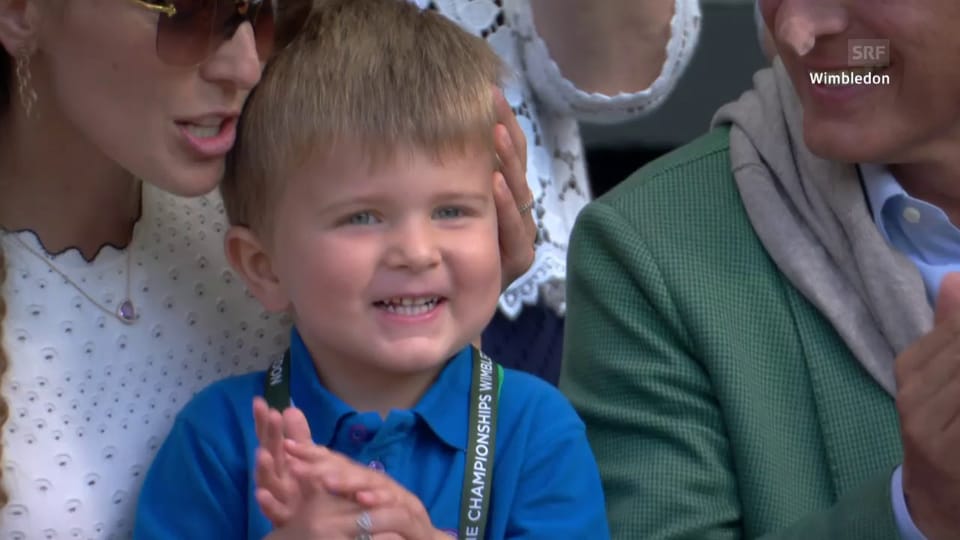 Rührende Szene: Djokovics Junior applaudiert in der Box