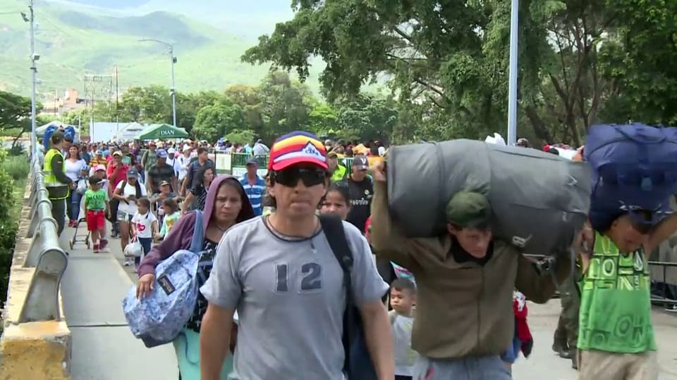 Venezolaner strömen nach Kolumbien