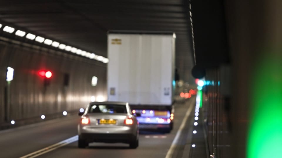 Ein Tunnel soll den Ortskern in Stäfa von Autos befreien (Symbolbild).