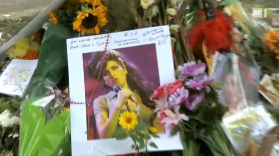 Am Grab von Amy Winehouse