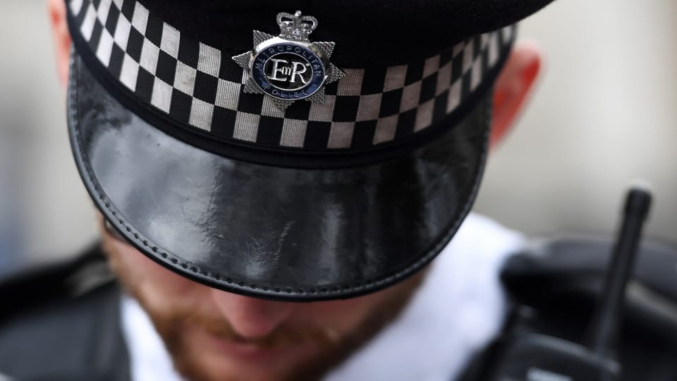 Leibesvisitationen an Kindern und Jugendlichen: Schwere Vorwürfe gegen britische Polizei