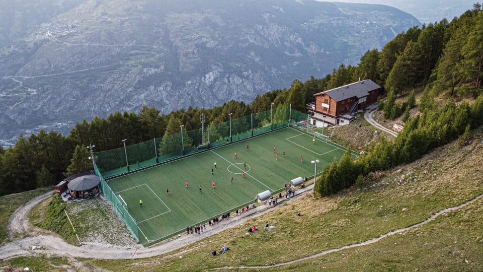 Fussball auf 2000 m.ü.M – das ist die Bergdorfmeisterschaft