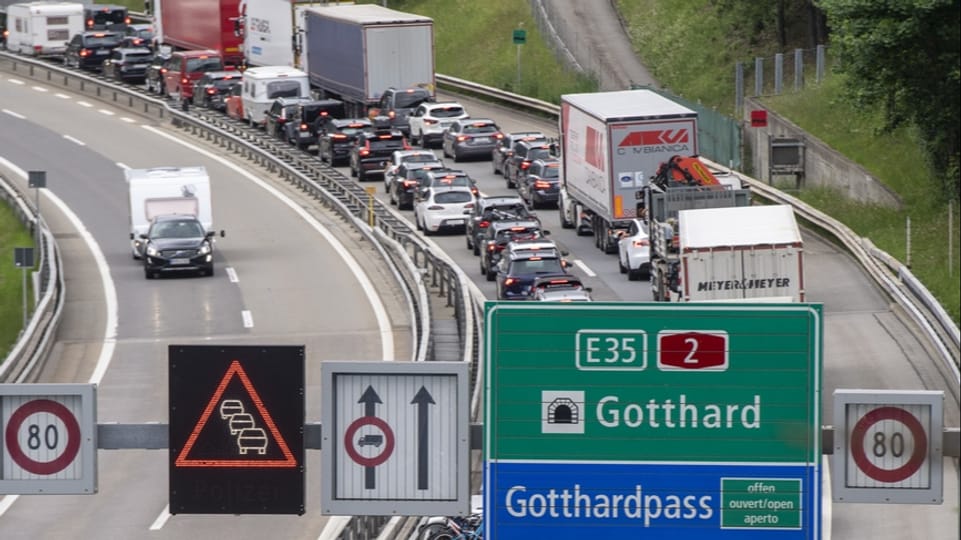 Urner Ständeräte fordern Lösung: Bei Stau am Gotthard versinken die Dörfer im Ausweichverkehr