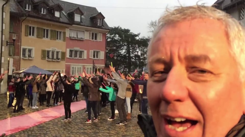 Röbi Koller bei den Proben des Flashmobs mit 300 Mitwirkenden