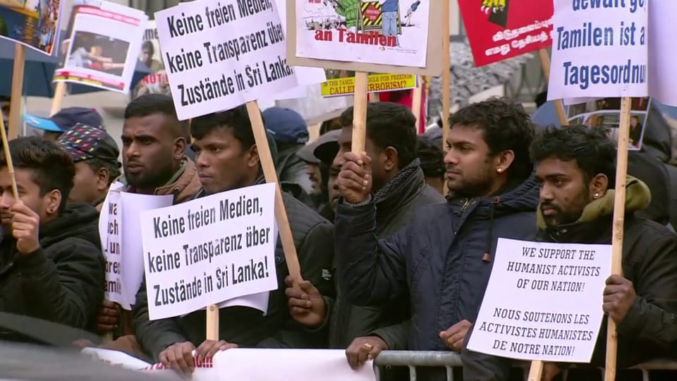 Tamilen demonstrieren in Bellinzona gegen Tamil-Tigers-Prozess