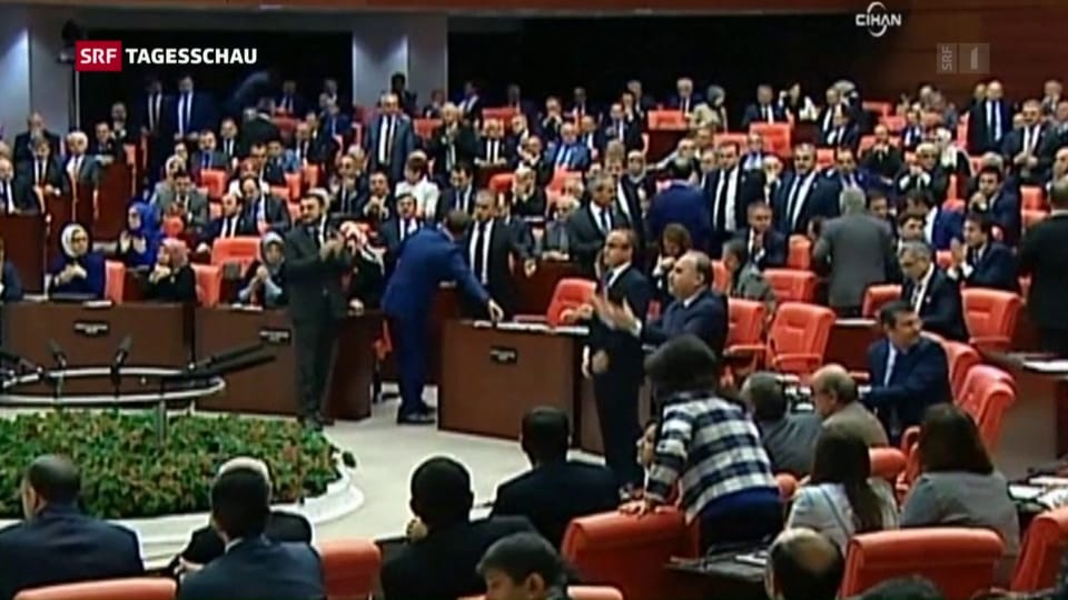 Türkisches Parlament gegen Oppositionspolitiker