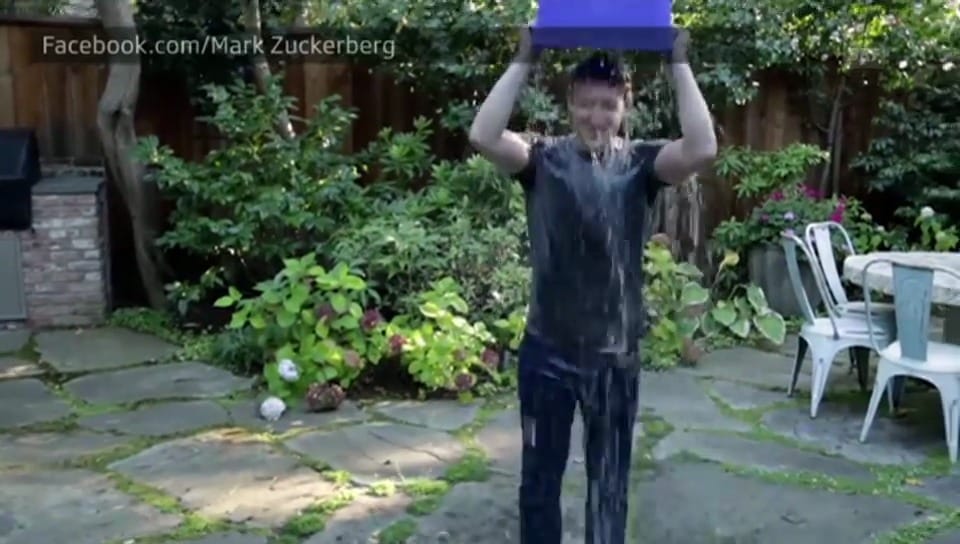 Mark Zuckerbergs «Ice Bucket Challenge» (Englischer Originalton)