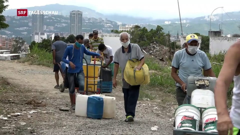 Aus dem Archiv: Schlange stehen für sauberes Trinkwasser in Venezuela