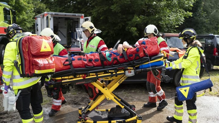 Rettungsdienste unter Druck: Immer mehr Einsätze mit weniger Personal