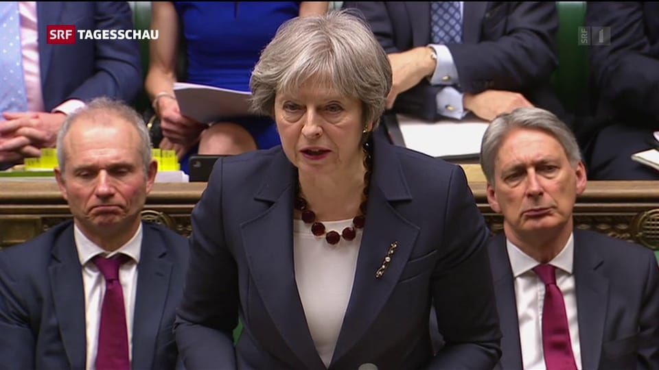 Theresa May greift in Spionage-Affäre hart durch
