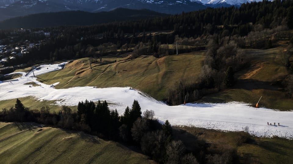 Verschiedene Wege für Skigebiete im Kampf gegen den Schneemangel