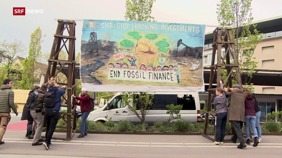 Umweltorganisationen protestieren vor SNB-Generalversammlung