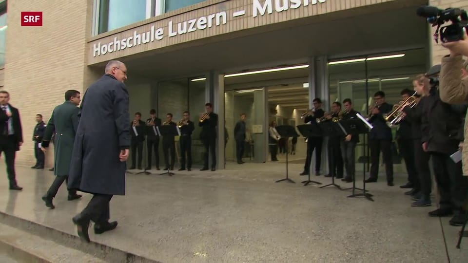 Luzern empfängt den Bundesrat musikalisch