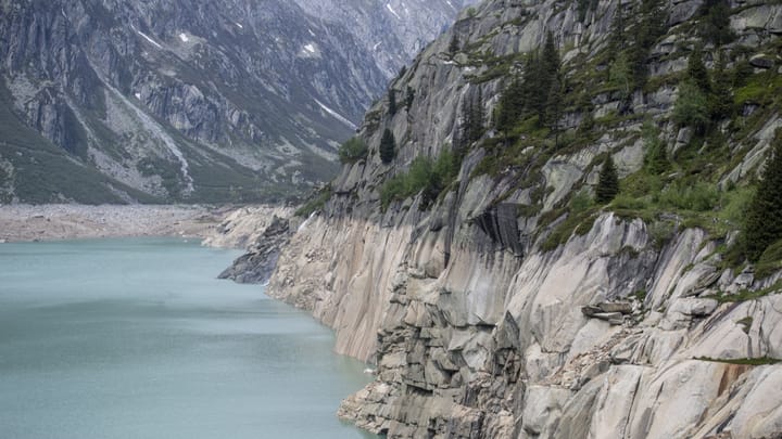Aus dem Archiv: Auswirkungen der Trockenheit auf die Schweizer Gewässer.