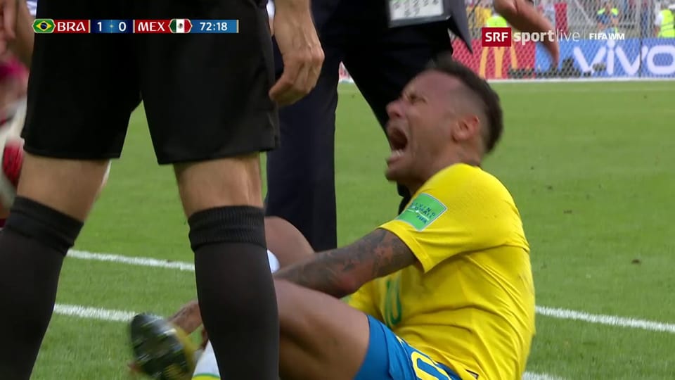 Ein Müsterchen von vielen: Neymar schreit und wälzt sich